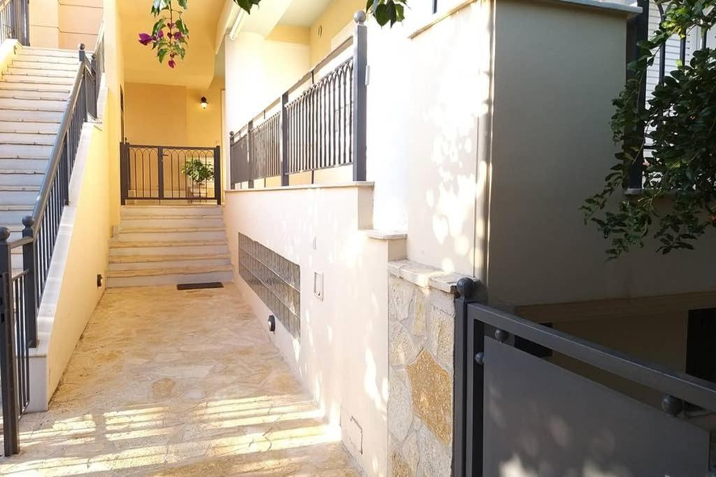 New, Modern, Bright And Independent Apartment 83 M2, With Garden, 5Min To The Beach And The City Center Kalamata Luaran gambar